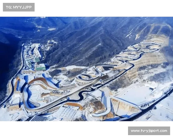 “雪游龙”再迎国际雪车雪橇赛事，观众看台惊呼不断